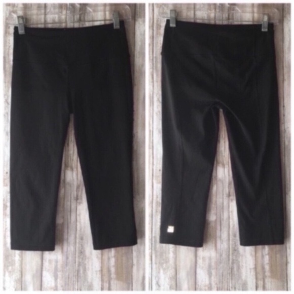 Victoria's Secret VSX Black Crop Leggings - Picture 2 of 7